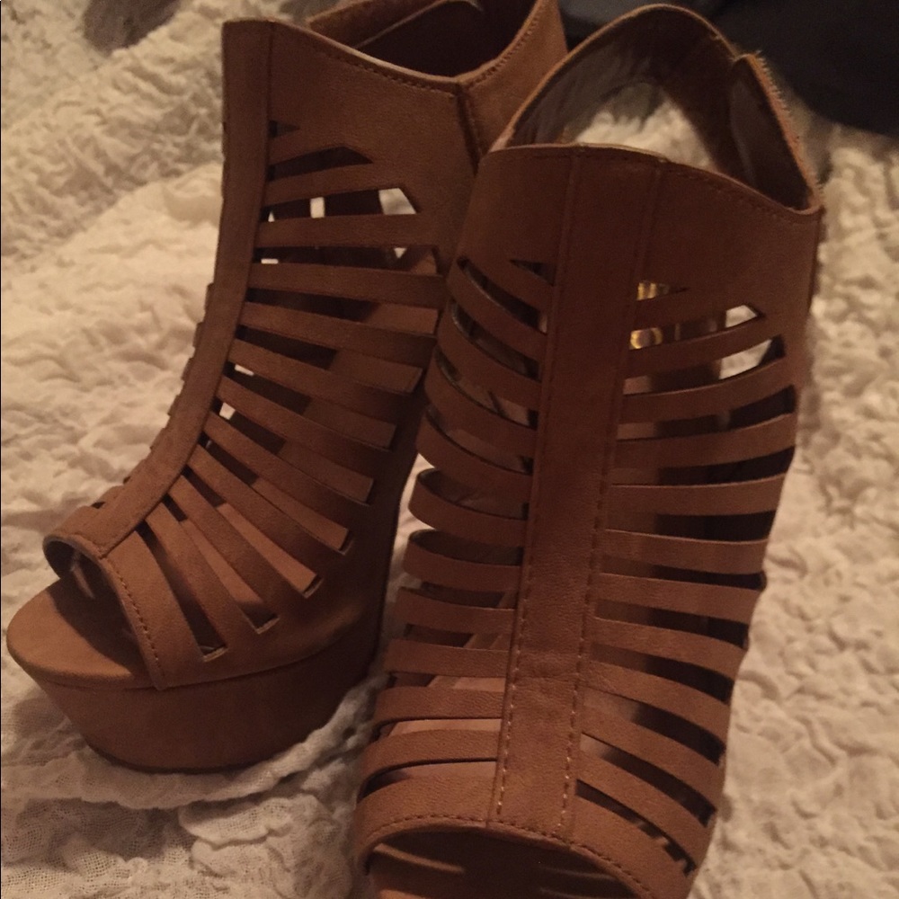 Women's chunk heel